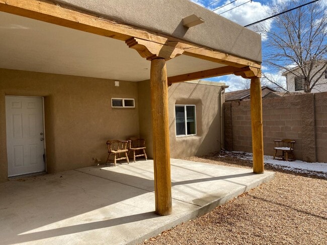2300 Stevens Dr NE in Albuquerque, NM - Building Photo - Building Photo