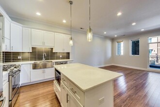 2347 W North Ave in Chicago, IL - Building Photo - Building Photo