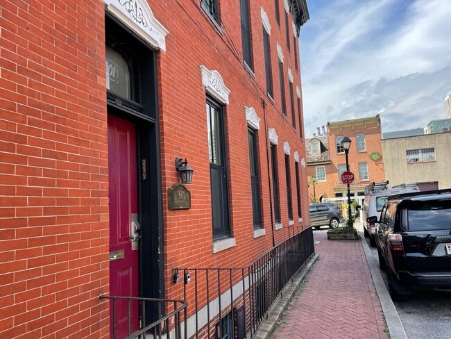 property at 1601 Shakespeare St