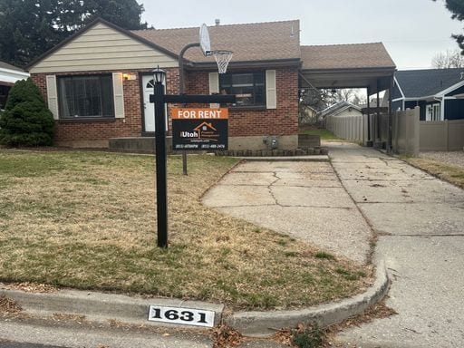 property at 1631 Swan St