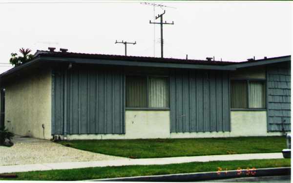 1311 Glenwood Dr in Oxnard, CA - Foto de edificio - Building Photo