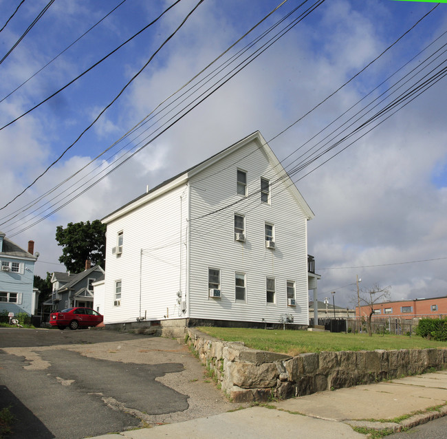 27 S Bow St in Milford, MA - Building Photo - Building Photo