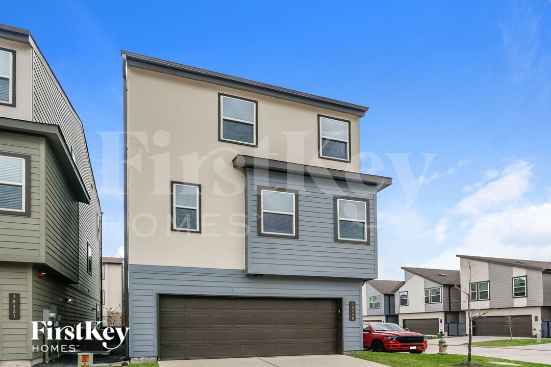 18435 Idyllic Aly, Unit 10303 in Shenandoah, TX - Foto de edificio