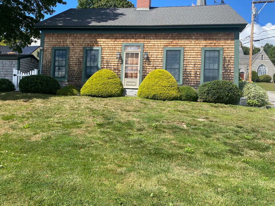 4 Temple St in Hallowell, ME - Building Photo