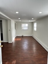 52 Walnut St, Unit #B in Saugus, MA - Foto de edificio - Building Photo