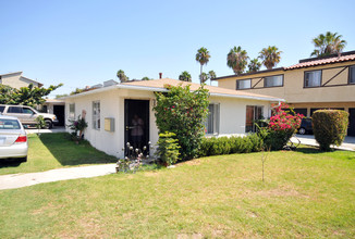 7891-7901 Macdonald Ave in Huntington Beach, CA - Building Photo - Building Photo