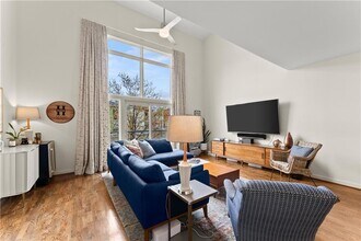1382 Stirling Cir NW in Atlanta, GA - Building Photo - Building Photo