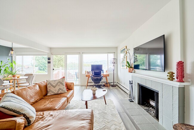 property at 2012 Waverly Pl N