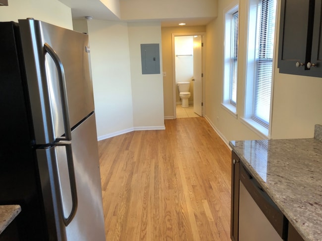 2807 W Lawrence Ave, Unit B3E