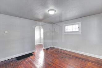 3209 W 10th St in Indianapolis, IN - Building Photo - Building Photo