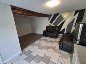 2805 Ralston Rd, Unit Studio in Mobile, AL - Building Photo