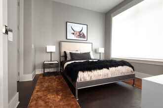 2050 N Clark St in Chicago, IL - Building Photo - Building Photo