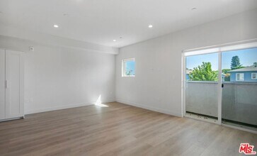 2336 Westwood Blvd in Los Angeles, CA - Building Photo - Building Photo