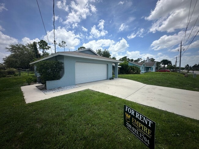 17369 Oriole Rd in Ft. Myers, FL - Building Photo - Building Photo