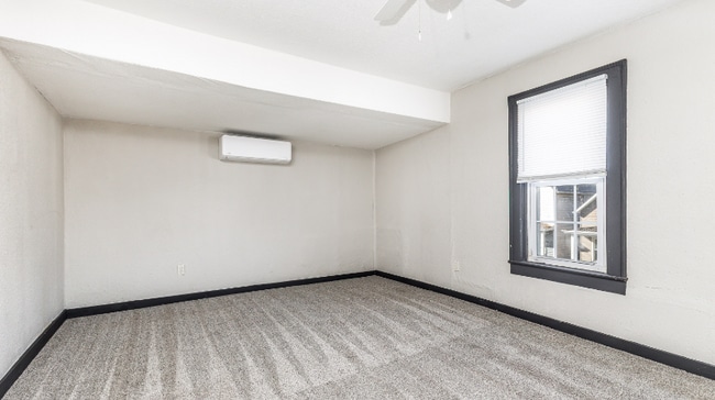 1208 Rhomberg Ave in Dubuque, IA - Foto de edificio - Building Photo