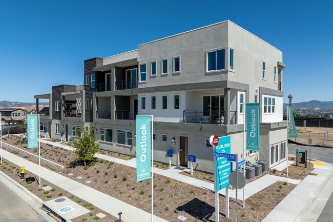 Solaire at Valencia -Lennar in Valencia, CA - Building Photo - Building Photo