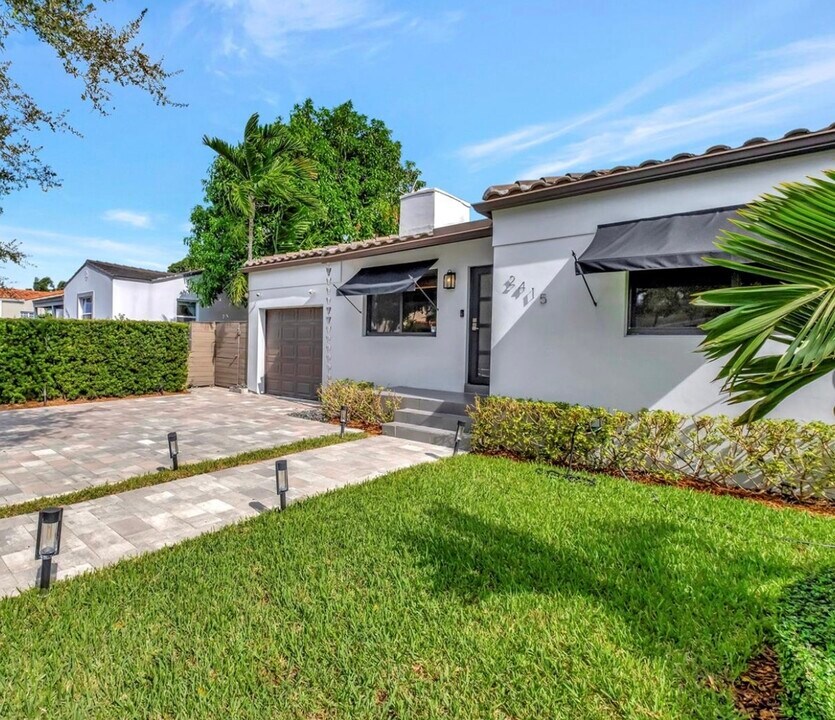 2415 SW 21st Ter in Miami, FL - Building Photo