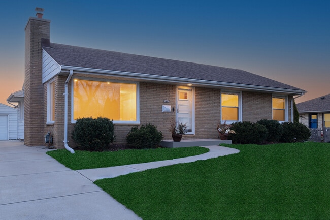 property at 5415 N Lydell St