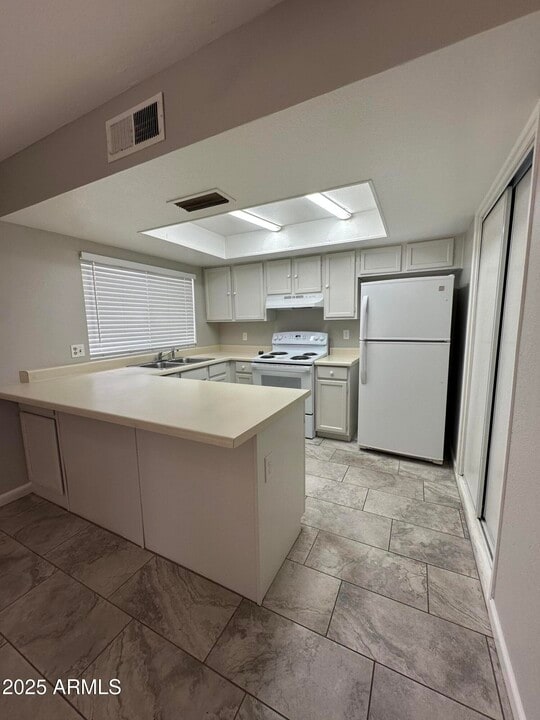 4012 E Nisbet Rd in Phoenix, AZ - Building Photo