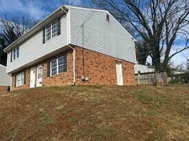 1836 Greenbrier Ave SE, Unit 1 in Roanoke, VA - Building Photo
