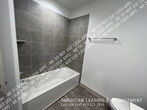 375 Silver Bridge Ct in Bridge City, TX - Building Photo - Building Photo