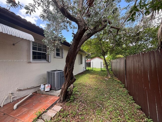 10916 SW 37th Terrace in Miami, FL - Building Photo - Building Photo