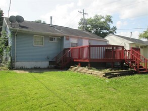 227 Shepley Dr in St. Louis, MO - Building Photo - Building Photo