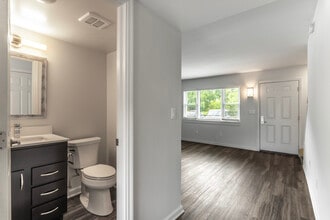 North Park Townhomes in Cincinnati, OH - Building Photo - Building Photo