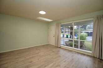 224 NE 127th Ave in Portland, OR - Building Photo - Building Photo