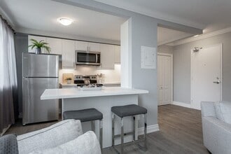 160 Hughson St South in Hamilton, ON - Building Photo - Building Photo