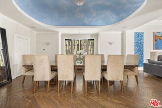 2325 Duxbury Cir in Los Angeles, CA - Building Photo - Building Photo