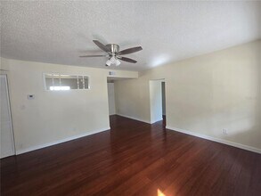 7401 36th Ave N in St. Petersburg, FL - Foto de edificio - Building Photo