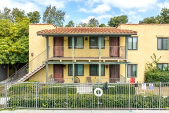 Suncrest Ridge in Oceanside, CA - Foto de edificio - Building Photo