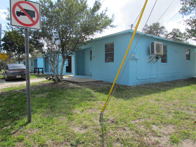 509 Walker St in Holly Hill, FL - Building Photo - Other