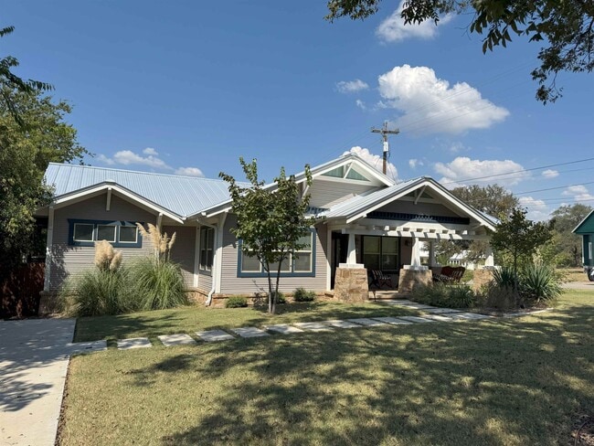 618 Avenue E in Marble Falls, TX - Building Photo - Building Photo