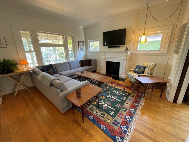 945 Harvard St in Rochester, NY - Building Photo - Building Photo