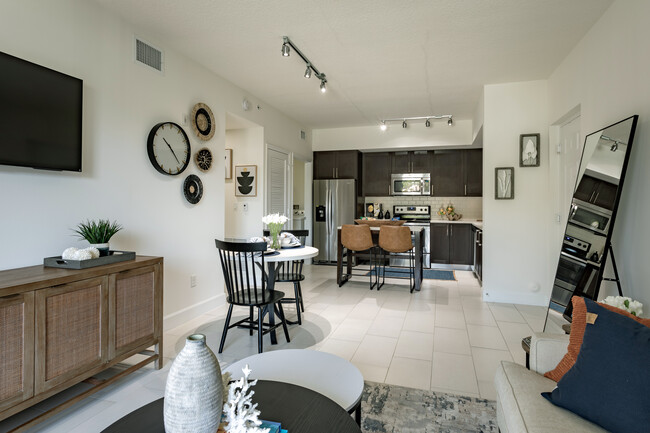 Solle Davie Luxury Apartments in Davie, FL - Building Photo - Interior Photo