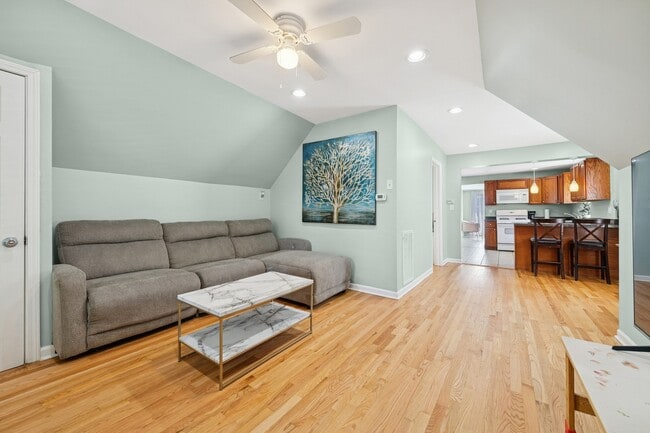 2727 N Artesian Ave, Unit 2 in Chicago, IL - Building Photo - Building Photo