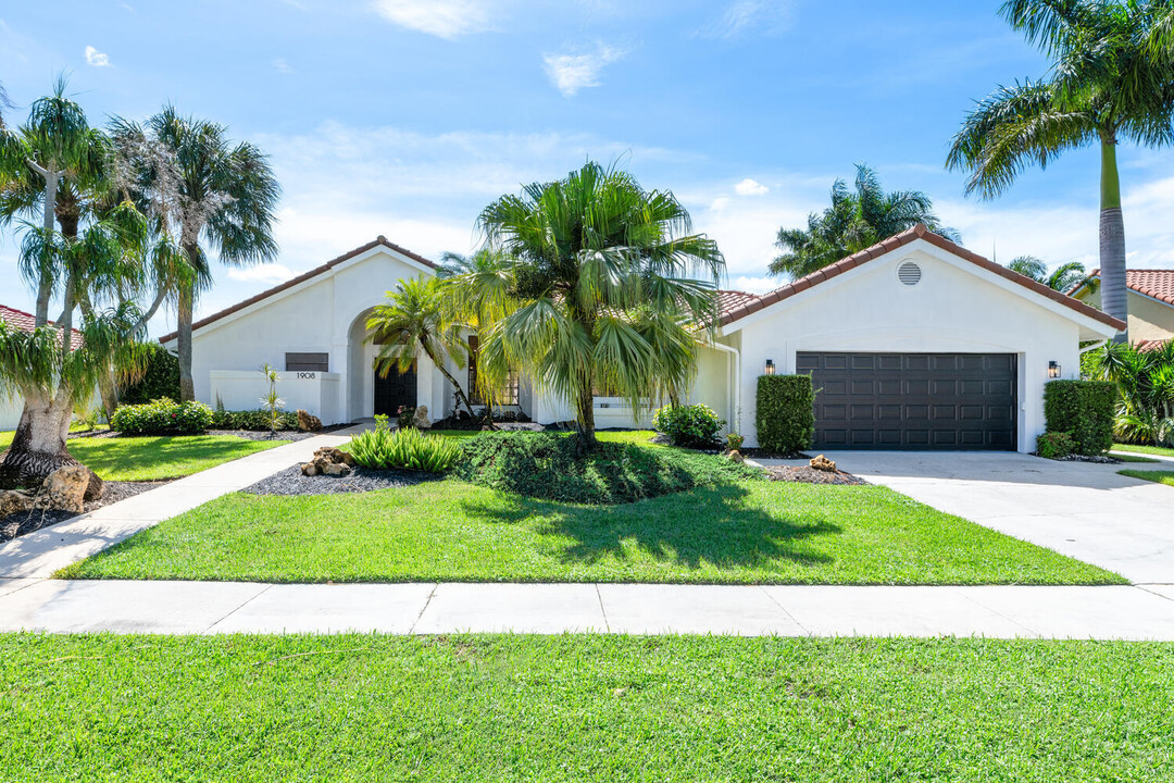 1908 Lynton Cir in Wellington, FL - Building Photo