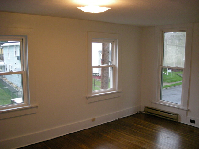 136 S Jones St, Unit Second floor in Lock Haven, PA - Building Photo - Building Photo