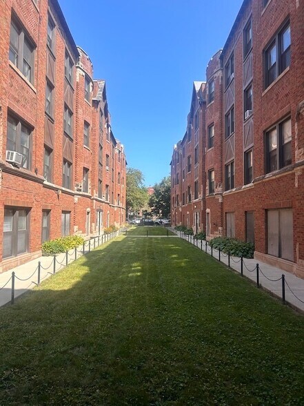 5250 S Drexel Ave in Chicago, IL - Building Photo - Building Photo