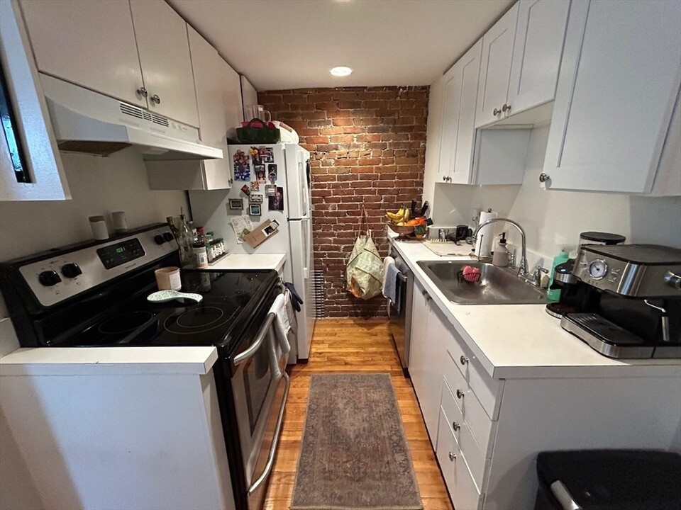 74 E Brookline St, Unit 1 in Boston, MA - Building Photo