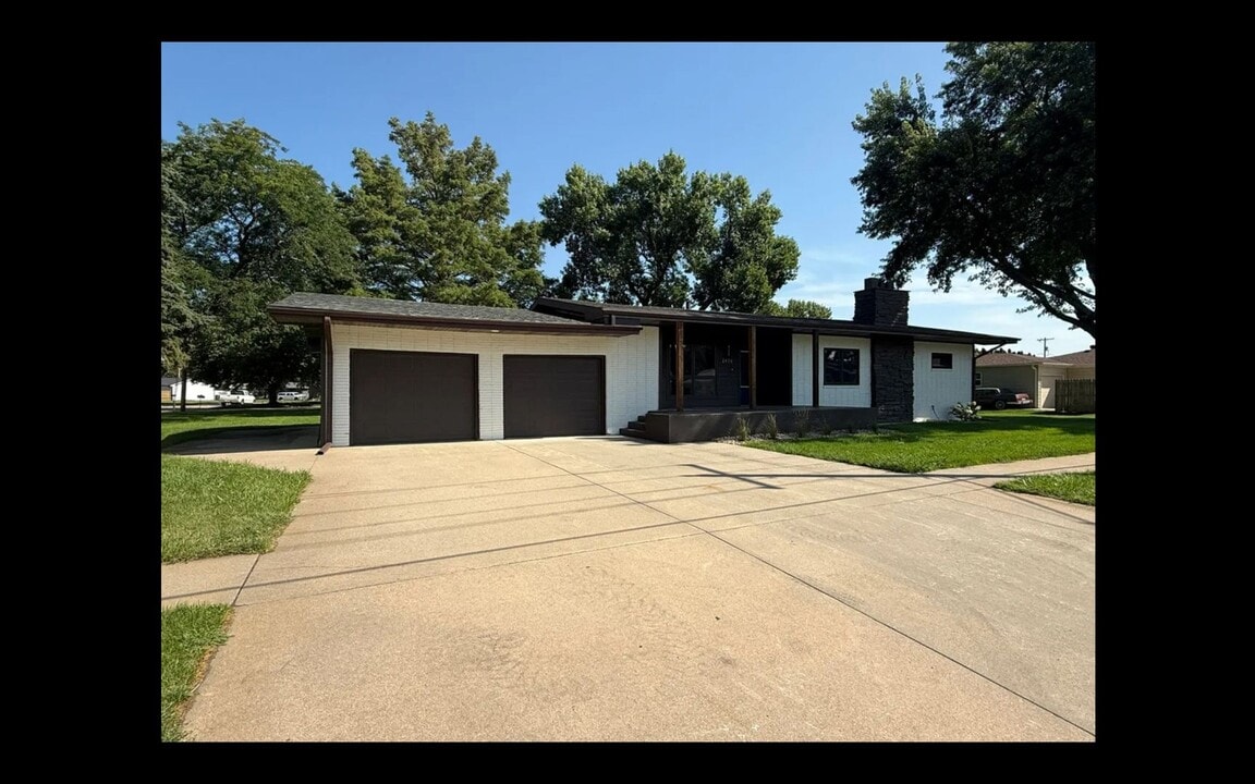 2416 W 9th St in Hastings, NE - Building Photo