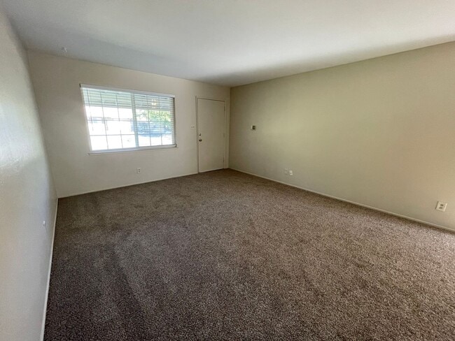 7005 Thomas Dr in North Highlands, CA - Building Photo - Building Photo