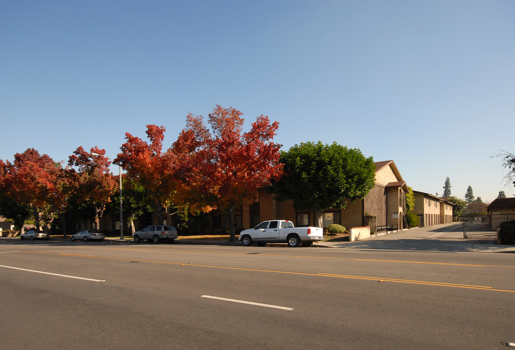 5400 Clark Ave in Lakewood, CA - Building Photo