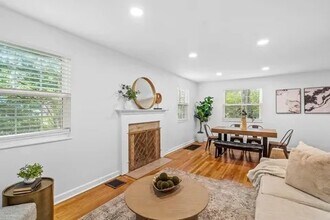 2938 Sherwood Rd in Columbus, OH - Building Photo - Building Photo