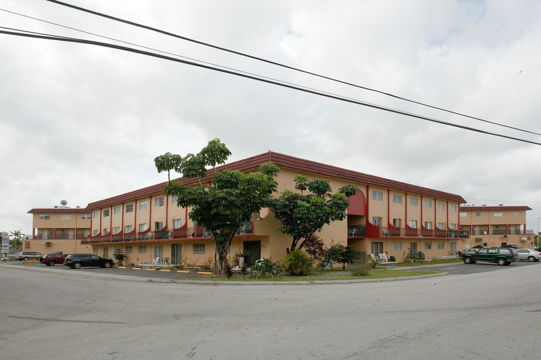 1550 W 7th Ct in Hialeah, FL - Building Photo