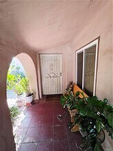 554 Hawthorne St in Glendale, CA - Building Photo - Building Photo