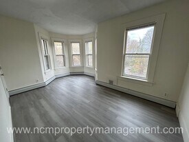 28 Garnet St in Fitchburg, MA - Building Photo