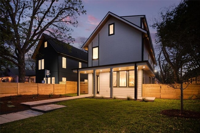 2401 Willow St in Austin, TX - Building Photo - Building Photo